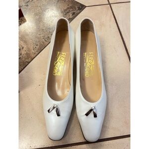 Vintage Salvatore Ferragamo Women’s Ticinese Shoes Madreperla White 7AA